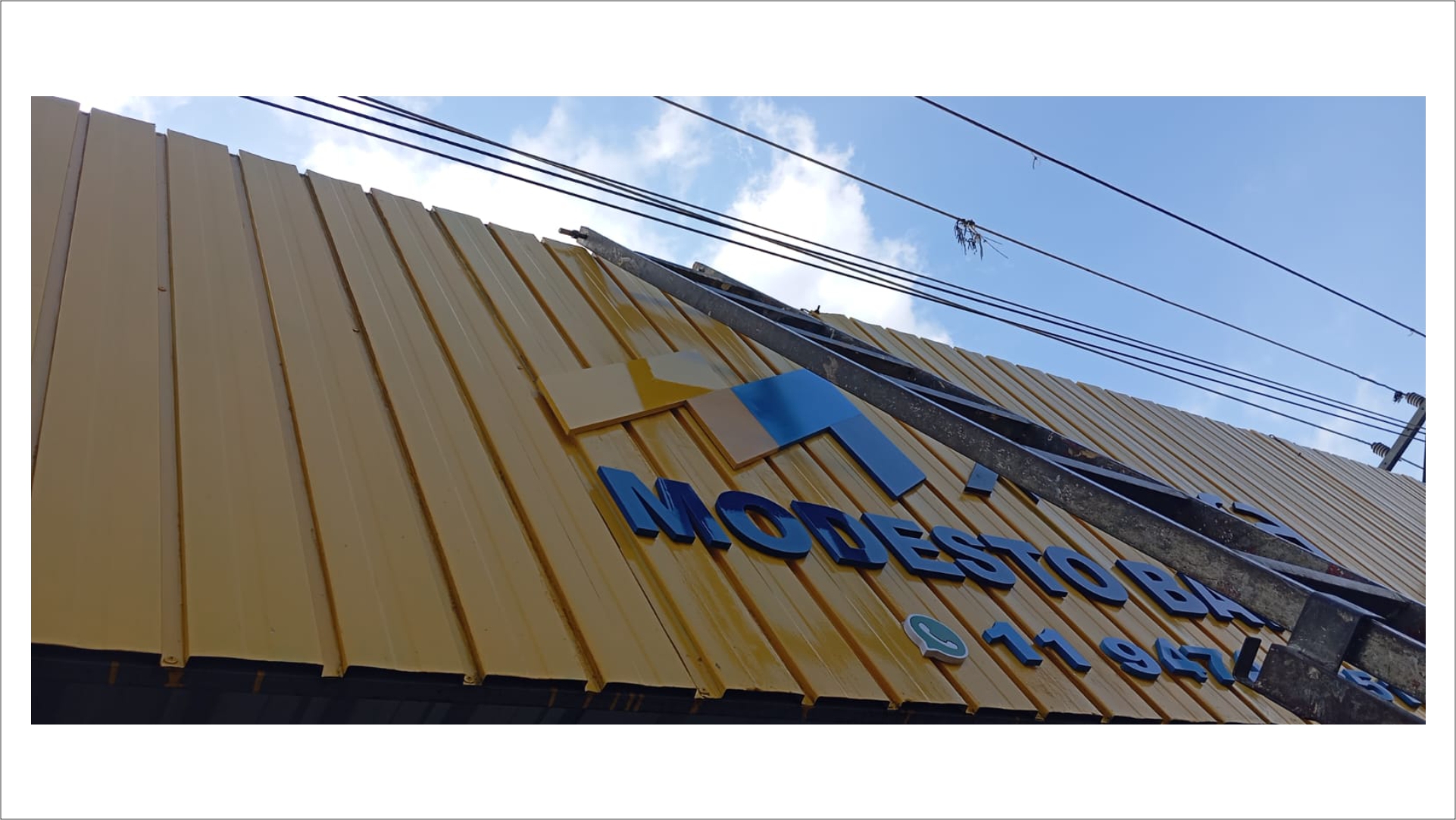 Letras caixa em metal